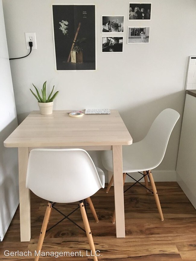 Building Photo - 4933 Echo St