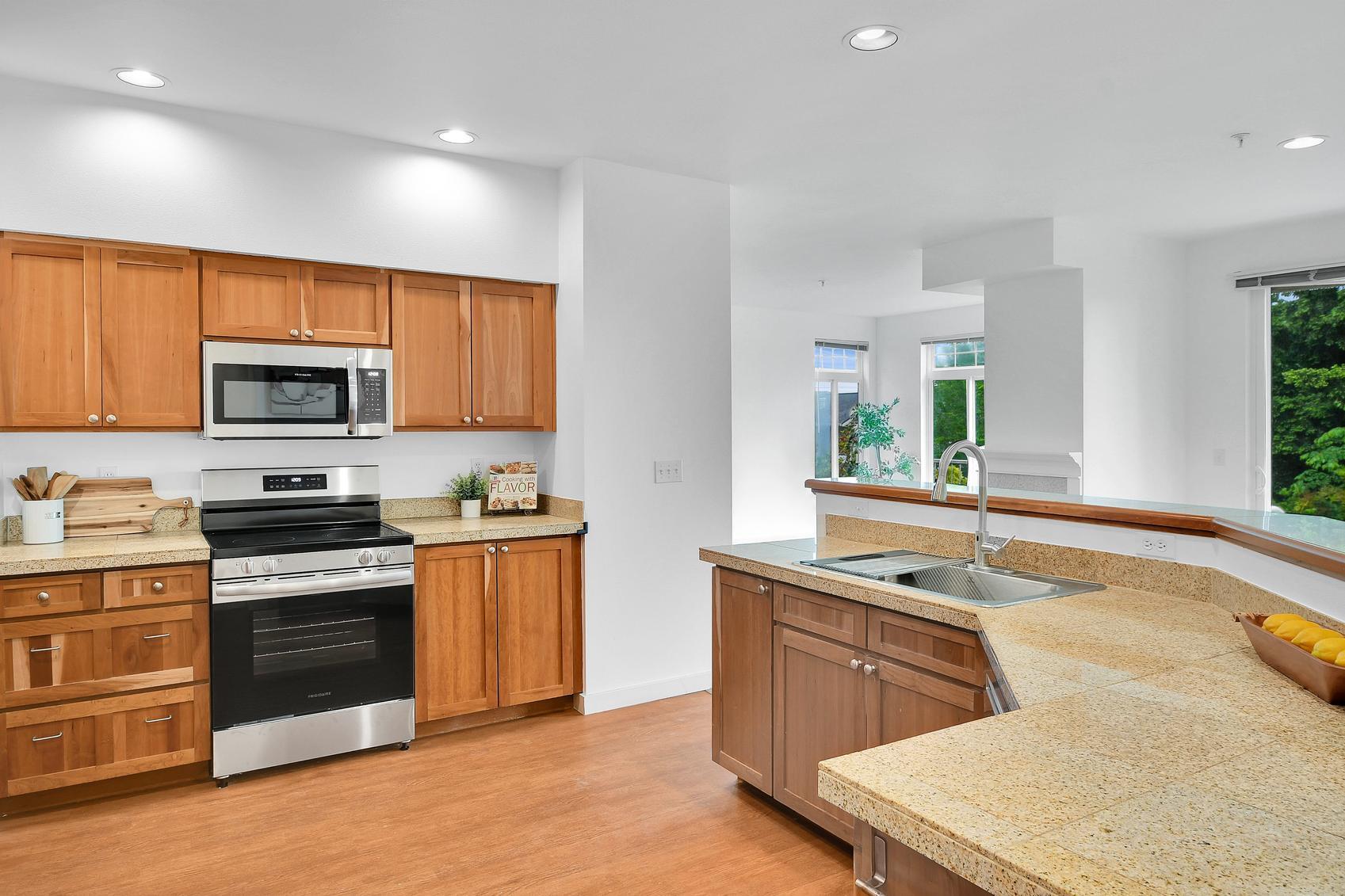 Building Photo - 3500 E Lake Sammamish Pky SE