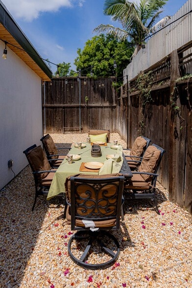 Building Photo - 9338 Langdon Ave