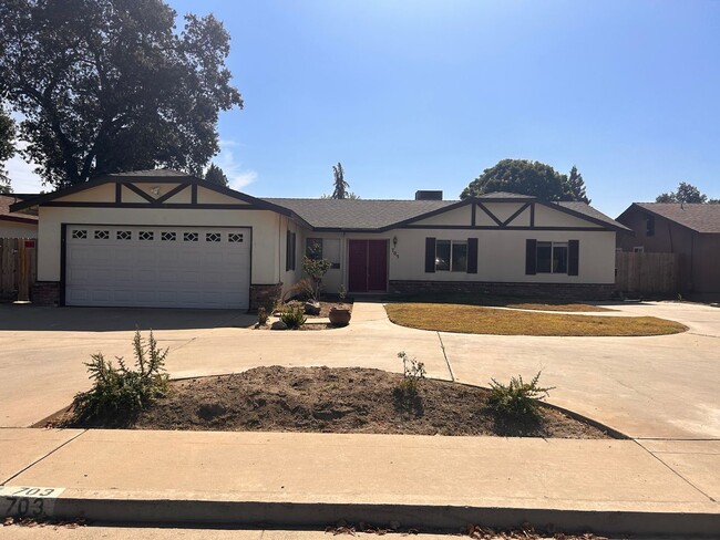 Primary Photo - Great home for rent in Visalia!