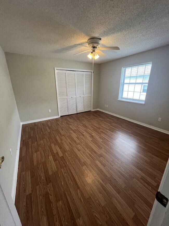 Building Photo - Spacious Pool Home in Desirable Palm Harbor – Pool Care Included