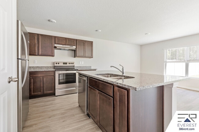 Building Photo - 8 Ullman Ct