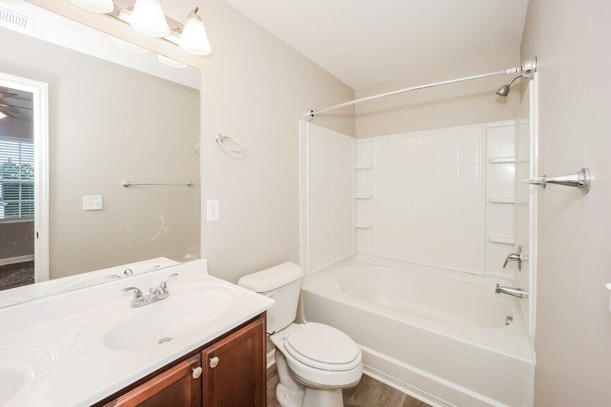 Building Photo - 318 Freeman Cir