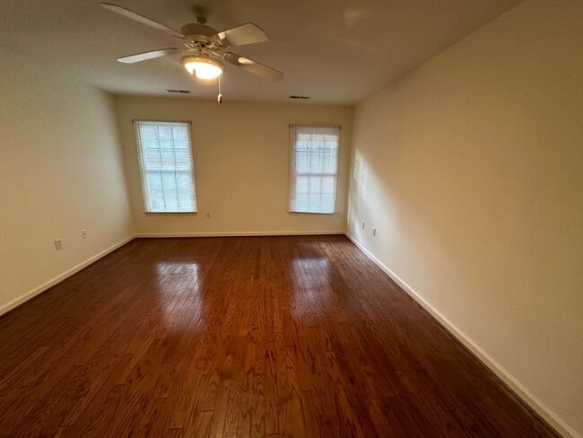 Building Photo - One Level Townhome in Forest