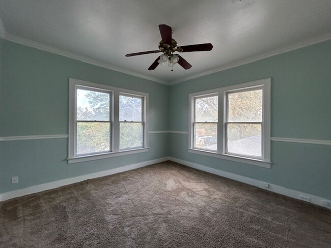 Building Photo - Move in Special!! 2 Bedroom 1 Bath Histori...