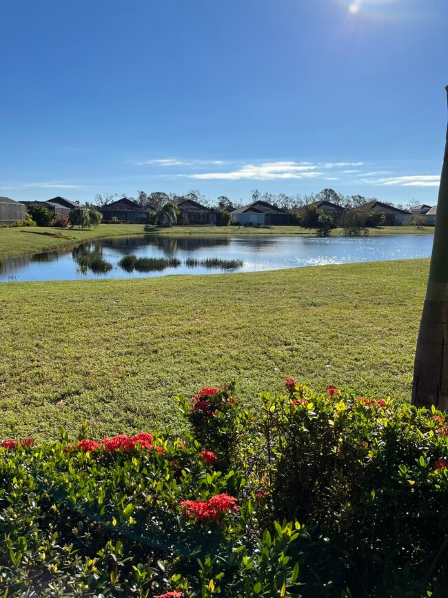 Building Photo - 10812 Trophy Dr