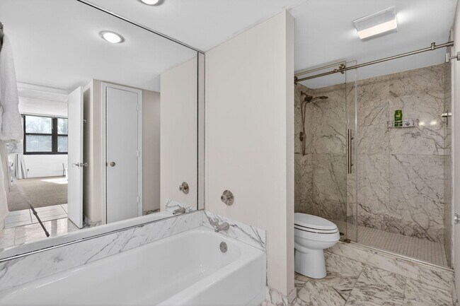 Building Photo - 3400 N Ocean Dr