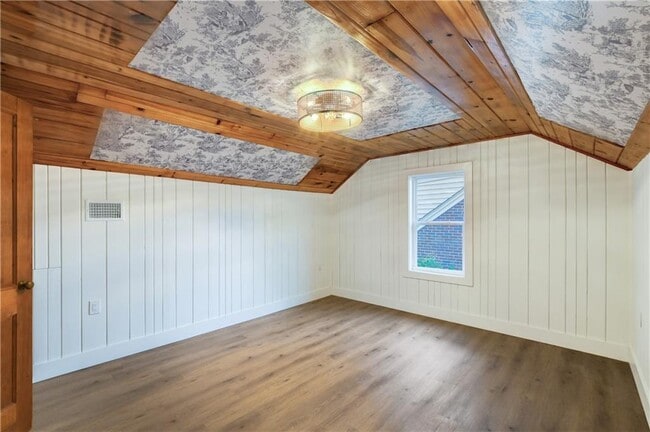Building Photo - 458 Shannon Dr SW