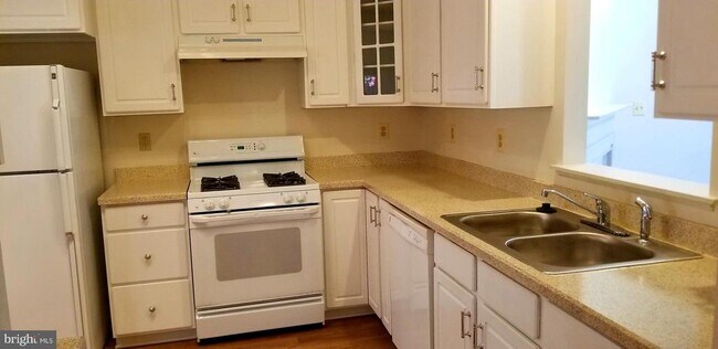 Building Photo - 464 Winding Rose Dr