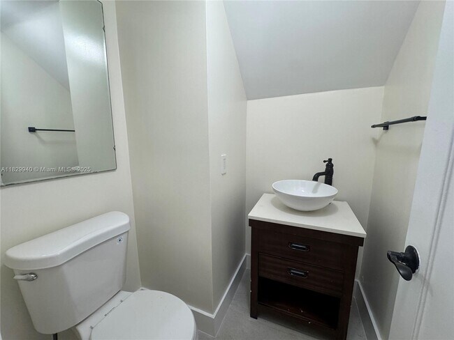 Building Photo - 7516 E Treasure Dr