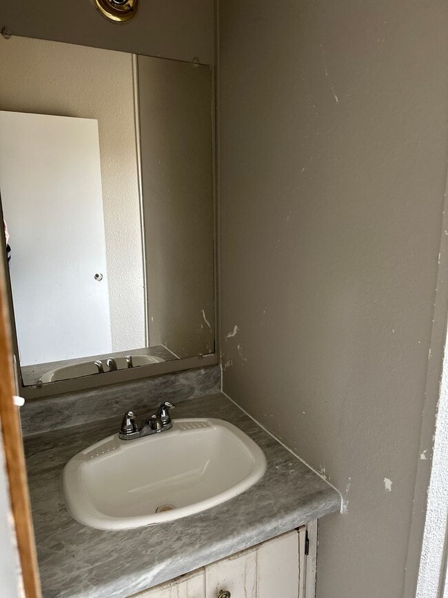 Building Photo - 3/2 double wide in Tye!