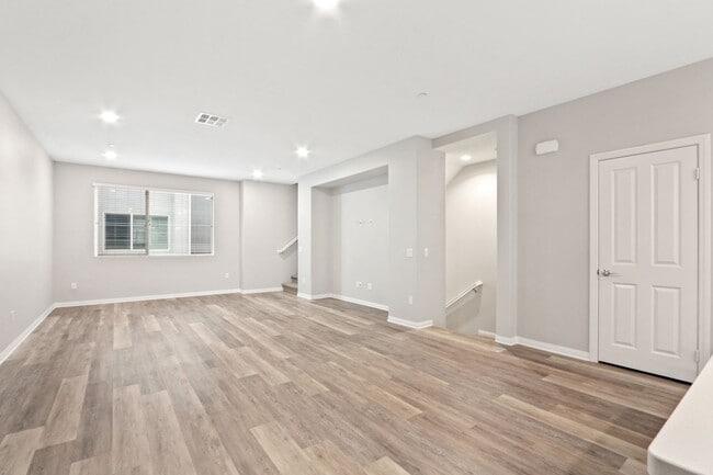 Building Photo - Gorgeous Tri-Level Townhome with Attached ...