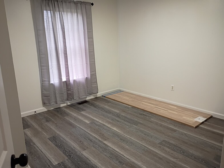 Building Photo - 384 Highland Dr