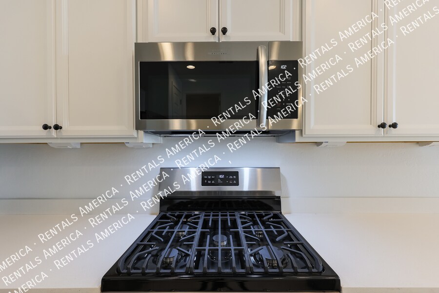 Building Photo - 8907 W Solano Dr