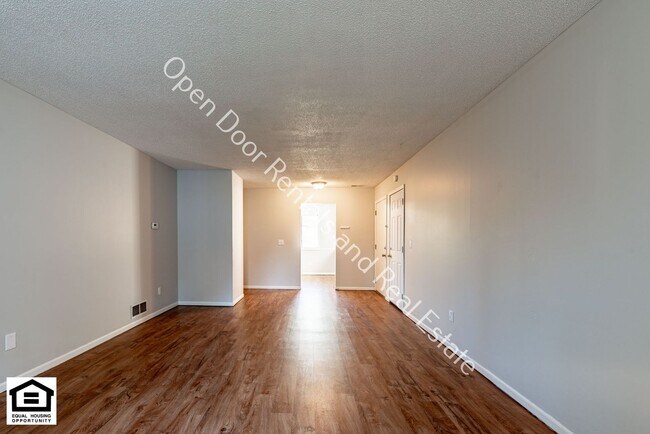 Building Photo - 4934-4936 Vermont Ln