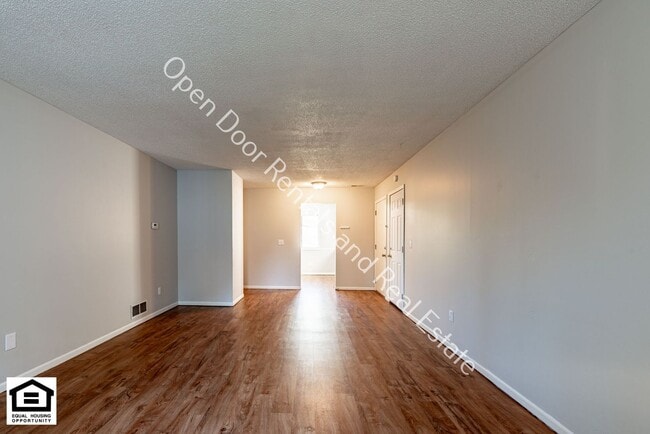 Building Photo - 4934/4936 Vermont Lane