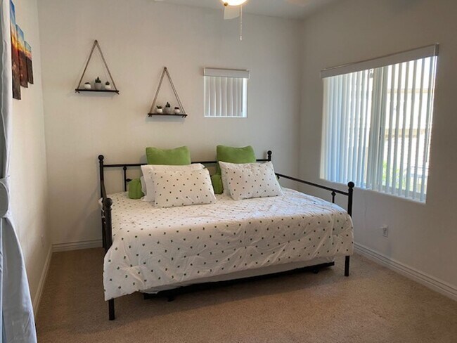 Building Photo - 3 BR + Bonus, Fully furnished, Includes Ut...