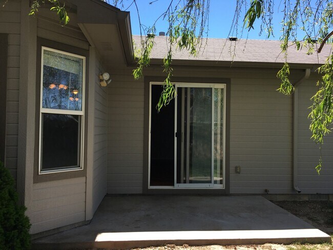 Building Photo - Adorable 3 bd 2 ba home in Vallievue Heigh...