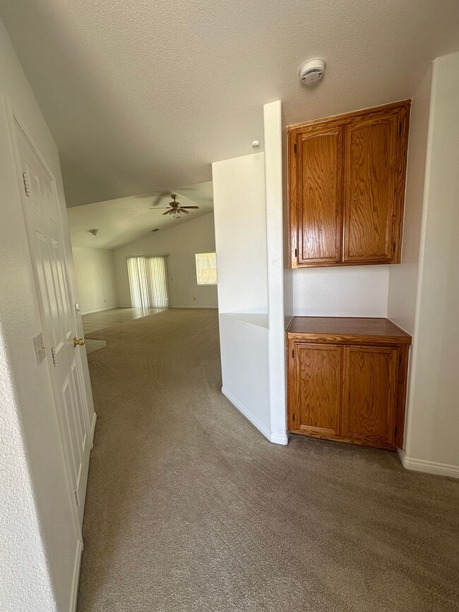 Building Photo - 3 bedroom, 2 bath in Copper Hills