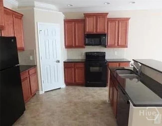 Building Photo - 42 Weslyn Park Dr
