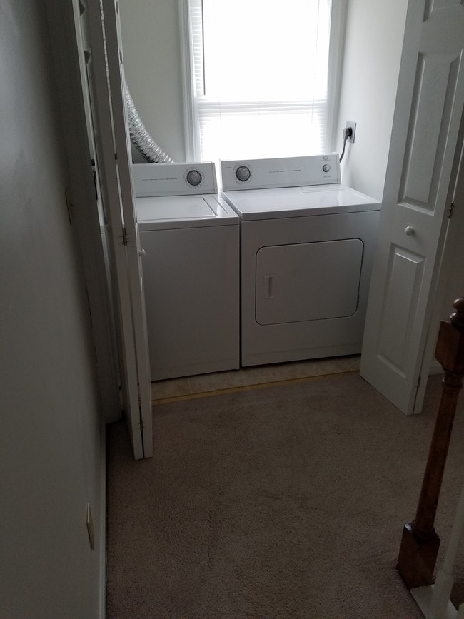 Building Photo - Oak Springs