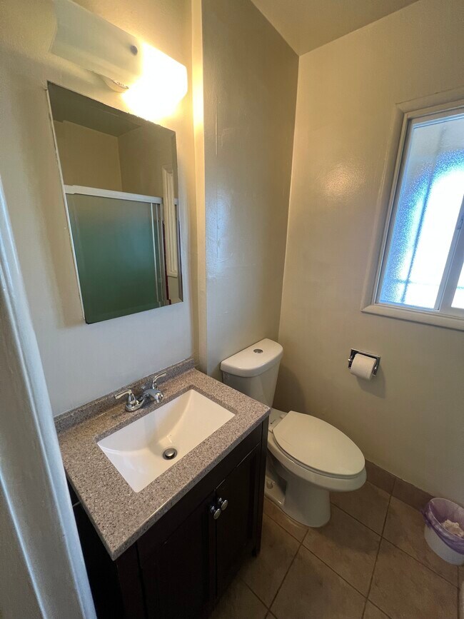 Building Photo - 5264 Cahuenga Blvd