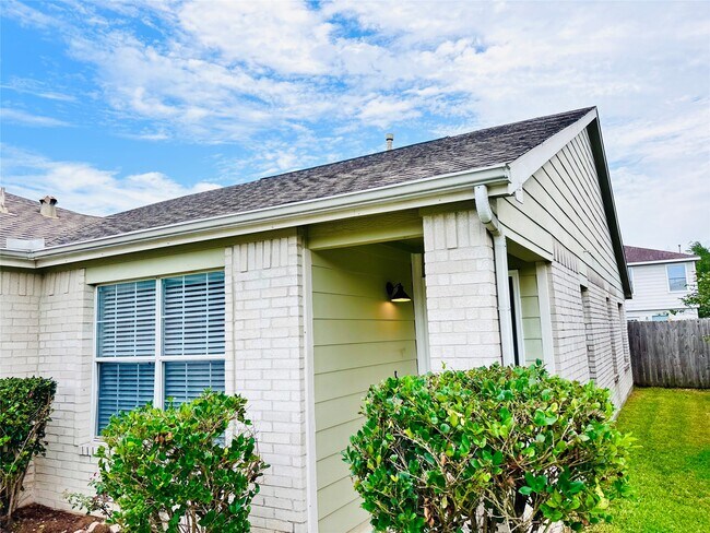 Building Photo - 8134 Sanders Forest Ct