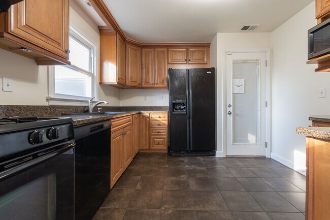 Building Photo - MOVE IN READY 4-bedroom Ranch home nestled in the Heart of Norfolk!