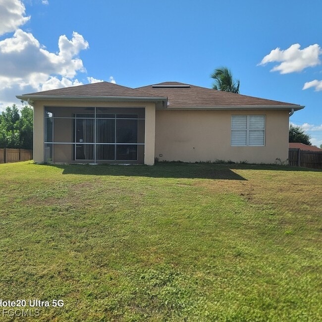 Building Photo - 702 Milton Ave N