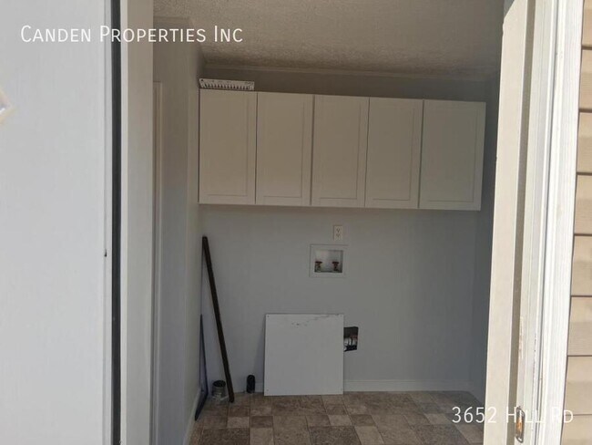 Building Photo - 3652 Hill Rd