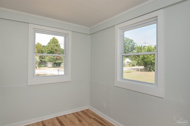 Building Photo - 1217 Poppy Ave