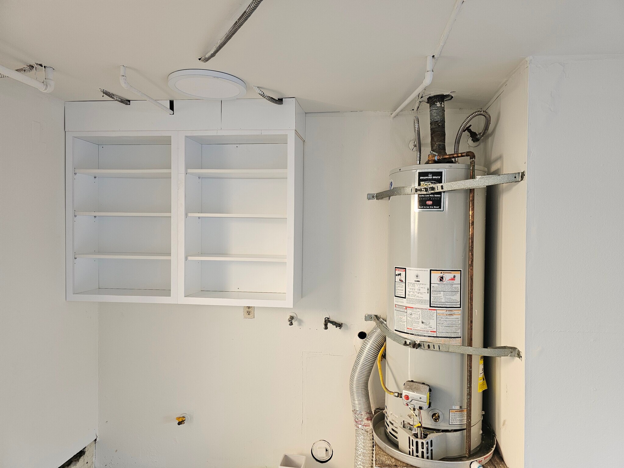 Building Photo - 6501 Vanalden Ave