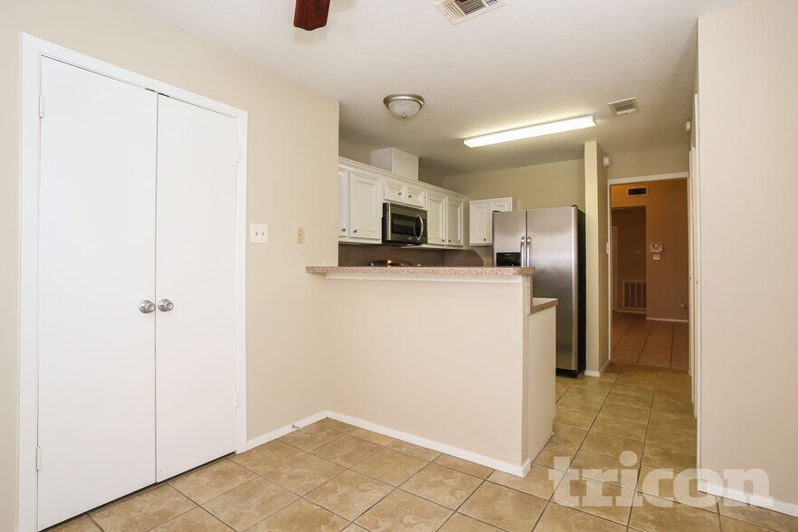 Building Photo - 12211 Kleinmeadow Dr