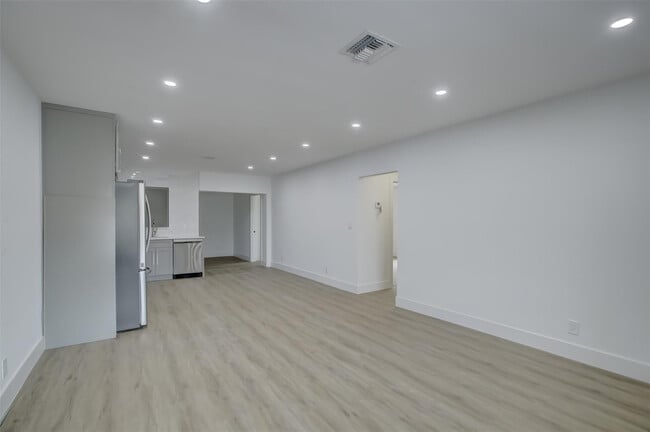 Building Photo - 2155 NE 56th Ct