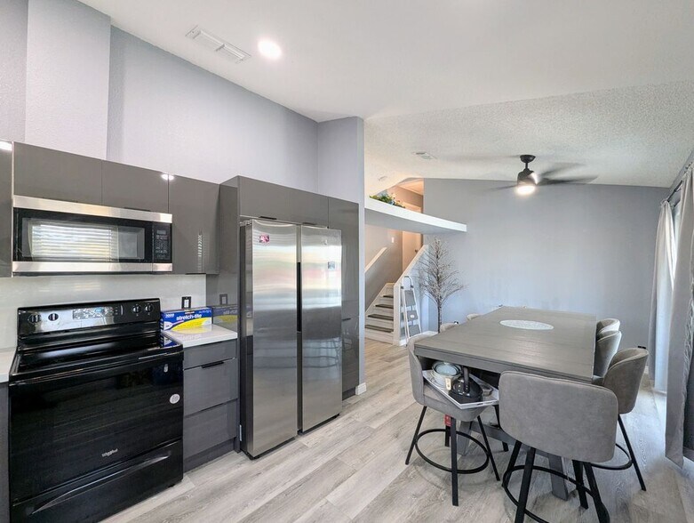 Building Photo - 8914 W Encanto Blvd