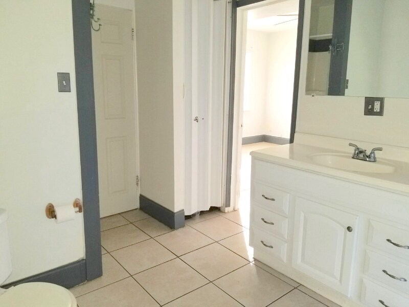 Building Photo - 331 51st St Ct W