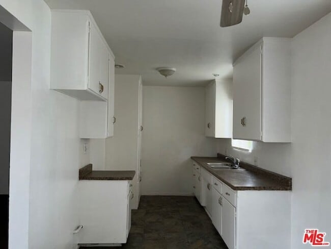 Building Photo - 10702 Crenshaw Blvd