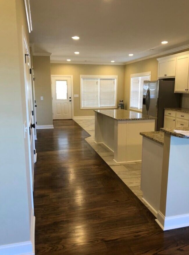 Building Photo - 1117 Runningvine Ln