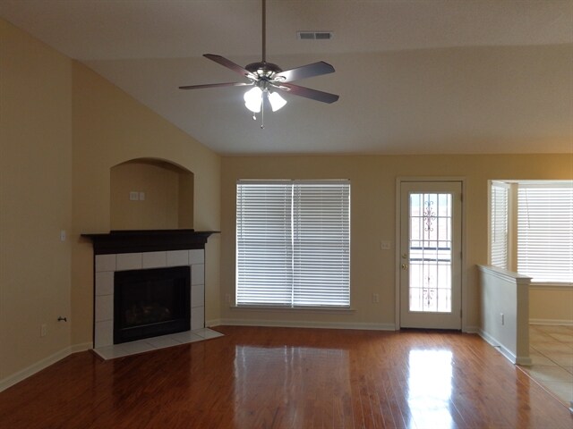Building Photo - 7859 Parkmont Dr