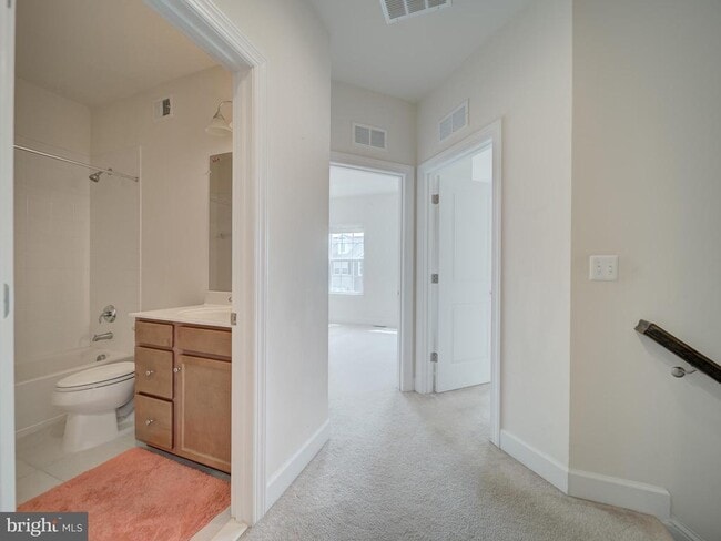 Building Photo - 8832 Englewood Farms Dr