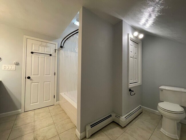 Building Photo - 114 Walnut St