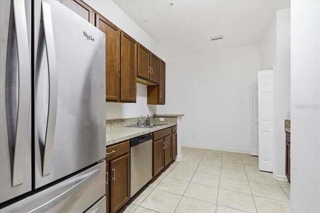 Building Photo - 605 Golden Lake Loop