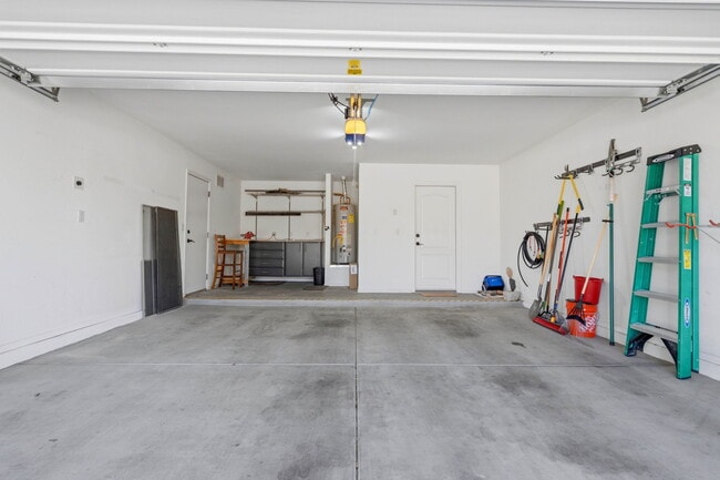 Building Photo - 39116 Quick Trot Dr