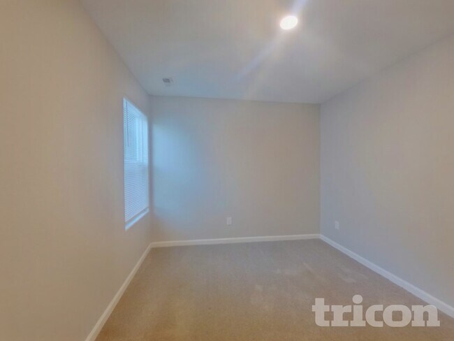 Building Photo - 320 Waterstone Dr