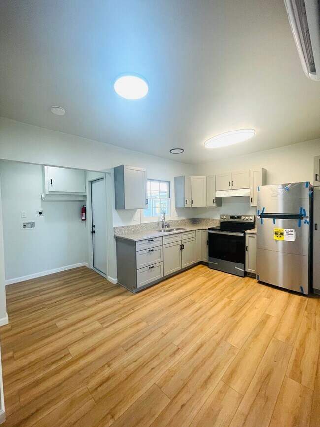 Building Photo - Peaceful 3-bedroom, 2-bathroom single story home nestled amongst the Orange Groves of Fillmore