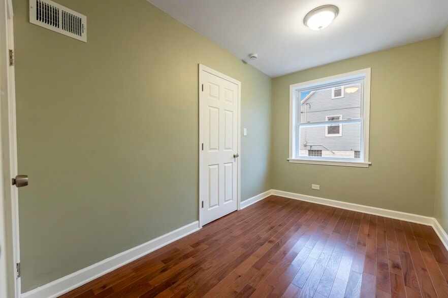 Building Photo - 6327 S Kenneth Ave