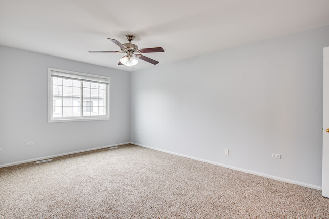 Building Photo - 3491 Willowview Ct