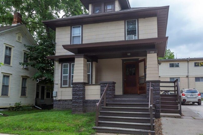 Primary Photo - 509 E Davenport St