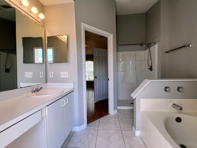 Building Photo - PRICE REDUCED FOR A QUICK MOVE IN!!  Spaci...