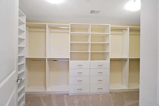 Building Photo - 1 Roebling Wy